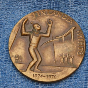 Hiihtävälle retroäidille: Finlandia-hiihtomitali 1974-1979