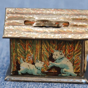 Säästölipas vanha peltinen