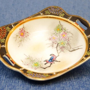 Käsinmaalattu japanilainen vintagevati