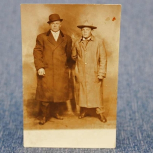 Vanha valokuvapostikortti suomalaiset siirtolaiset