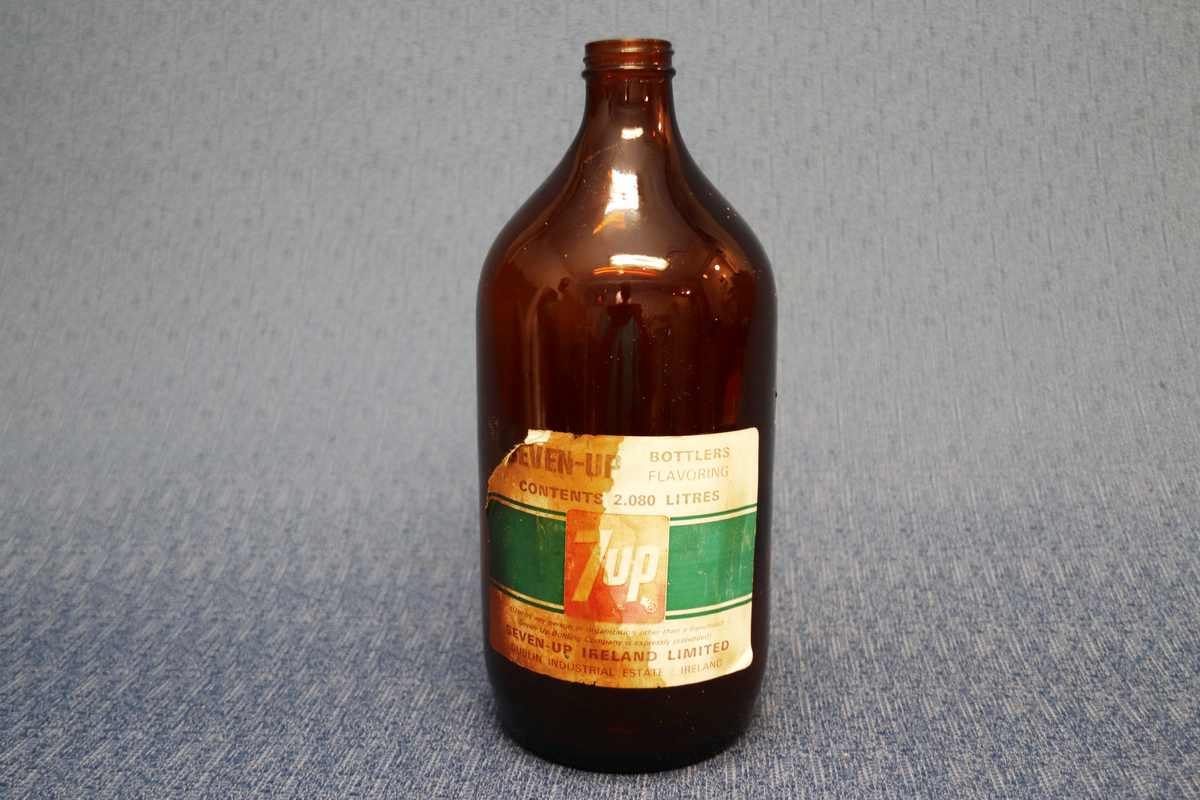 Harvinainen 2 litran Seven-Up pullo
